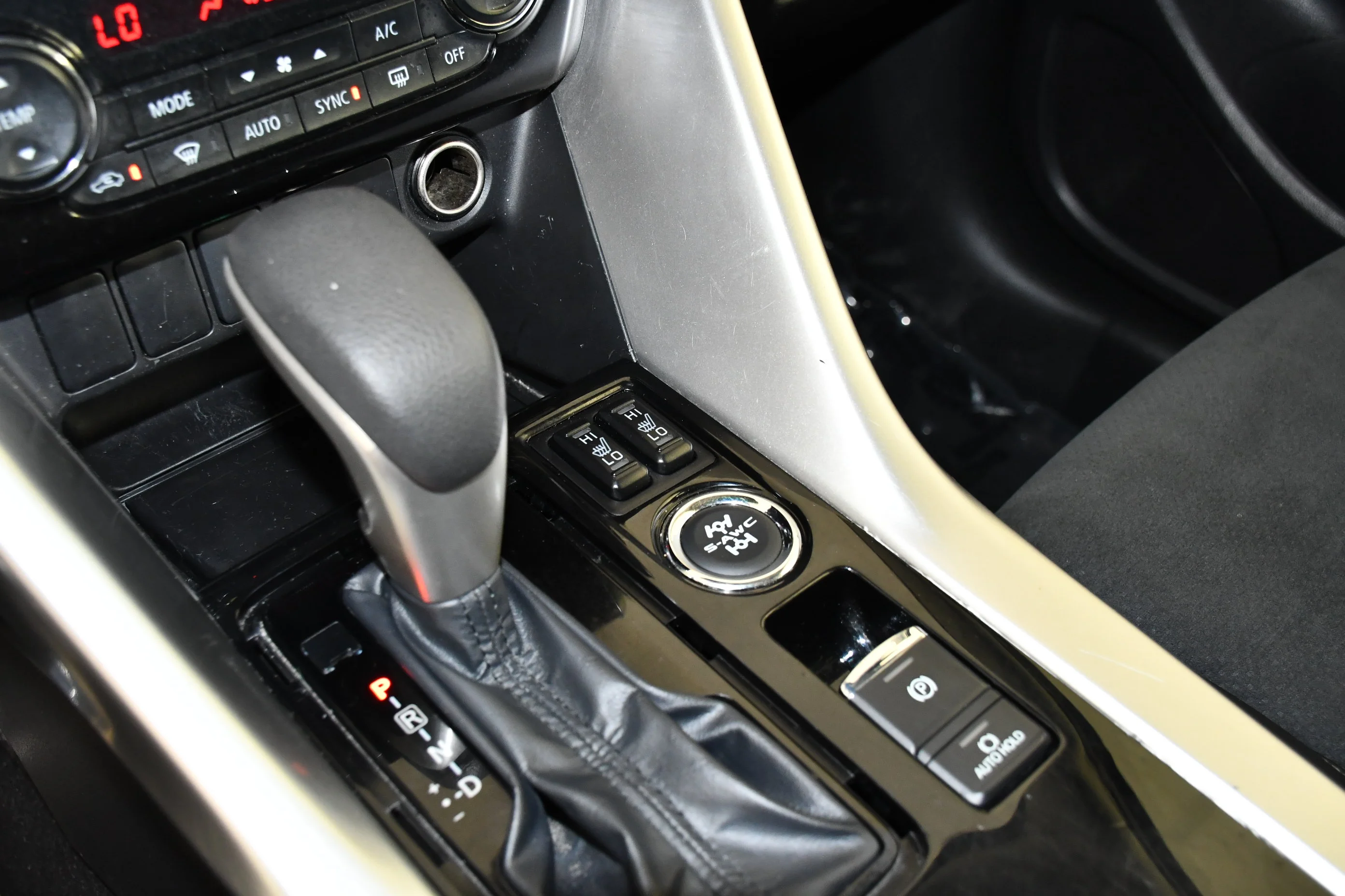 Certified Used 2025 Black Mitsubishi SE image 29