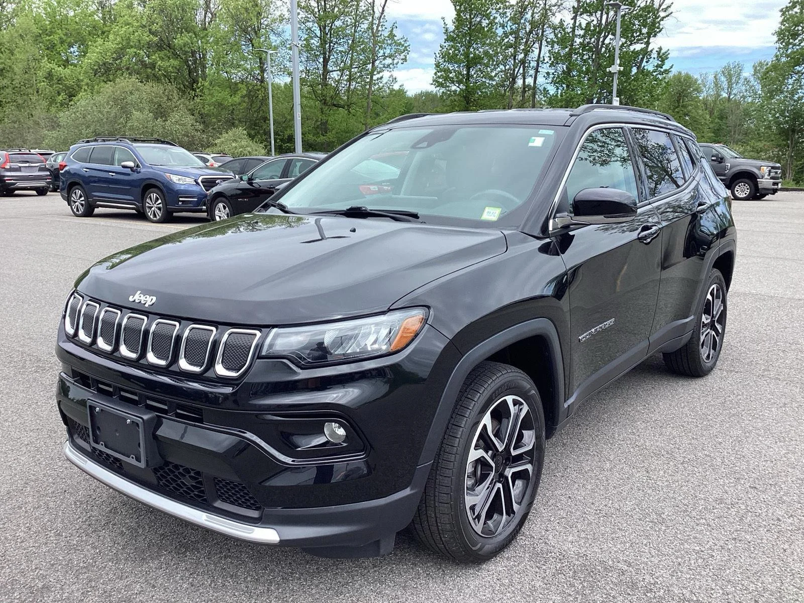 Used 2022 Diamond Black Crystal Pearlcoat Jeep Limited image 3