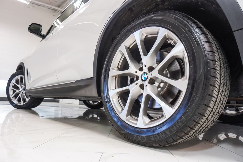 Used 2023 White BMW sDrive40i image 41