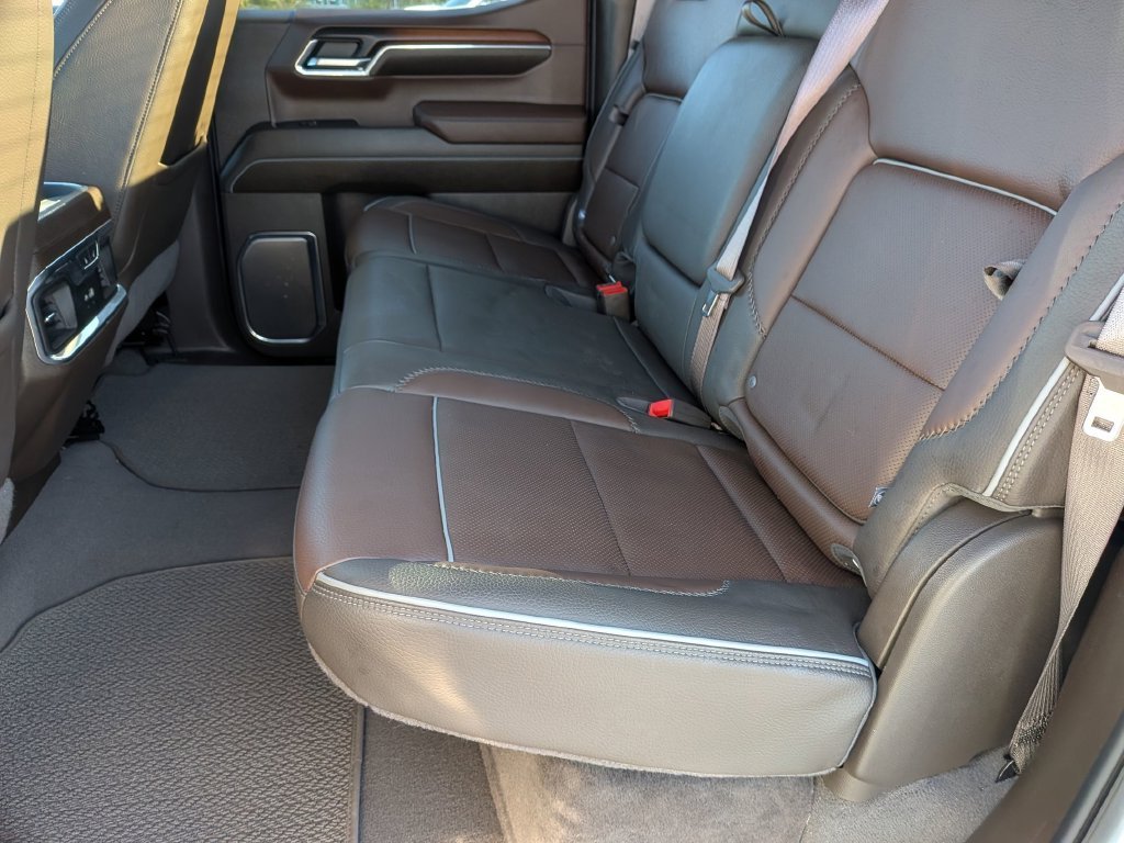 Used 2024 White GMC Denali image 27