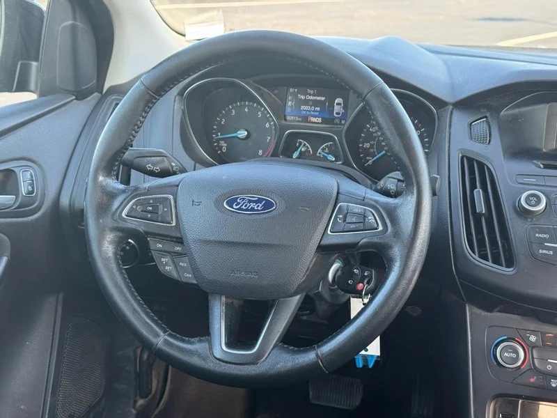 Used 2017 Shadow Black Ford SE image 13
