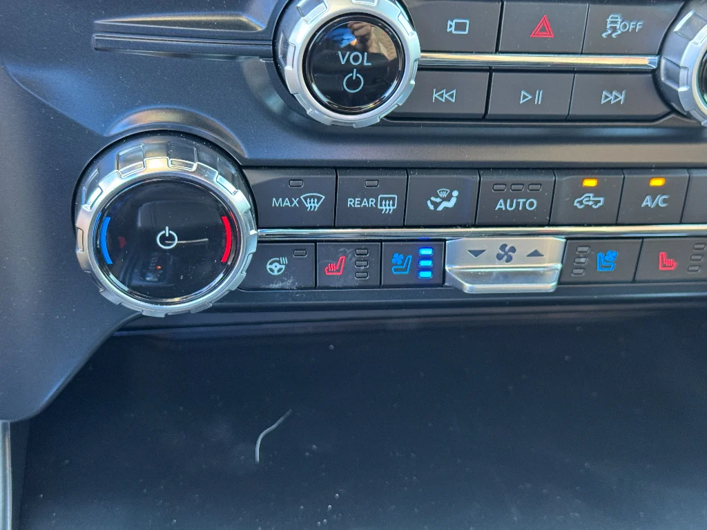 New 2026 Oxford White Ford Lariat® image 33
