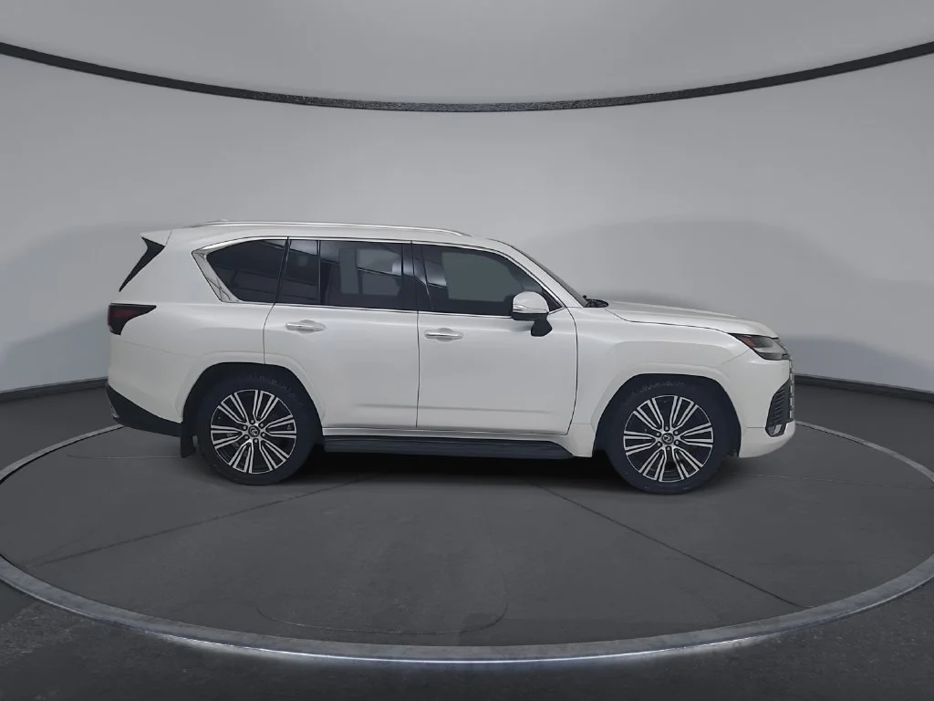 Used 2024 White Lexus 600 Luxury image 18