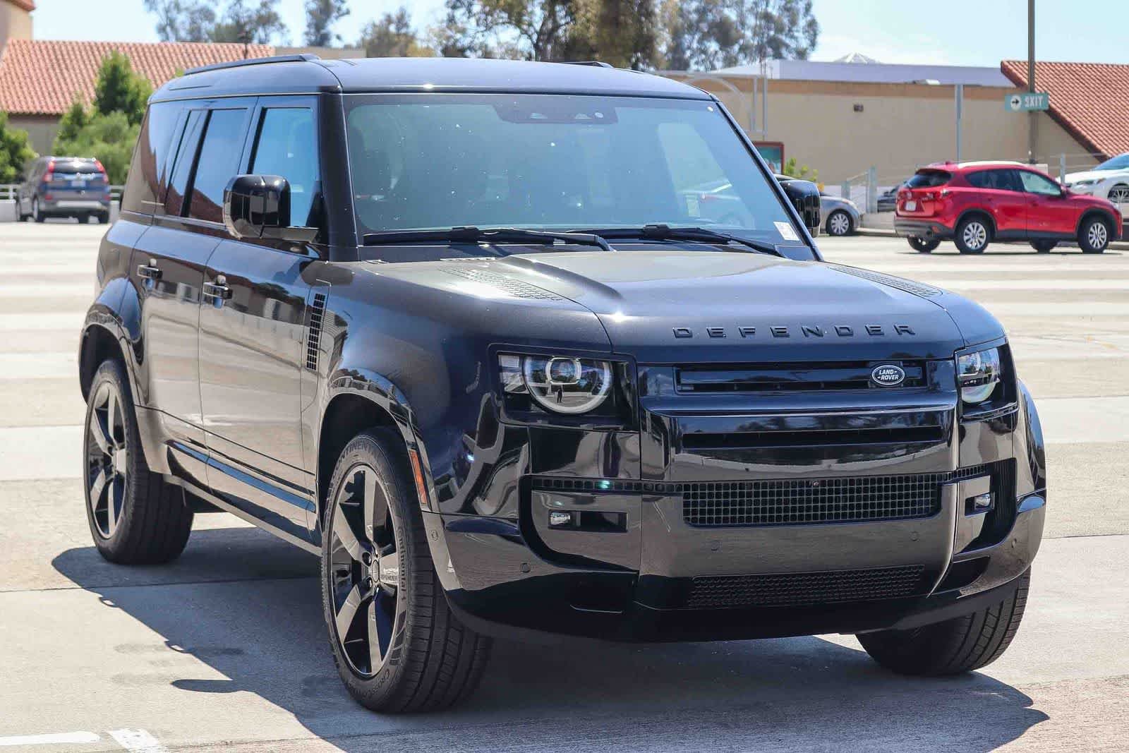 New 2026 Santorini Black Land Rover X-Dynamic SE image 3
