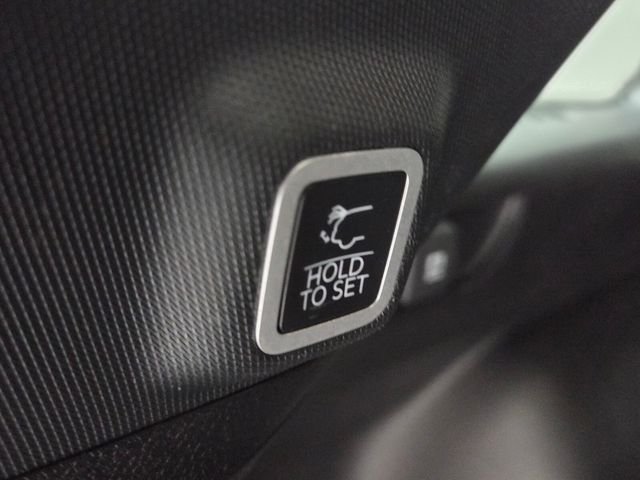 Used 2025 Red Jeep Altitude image 13