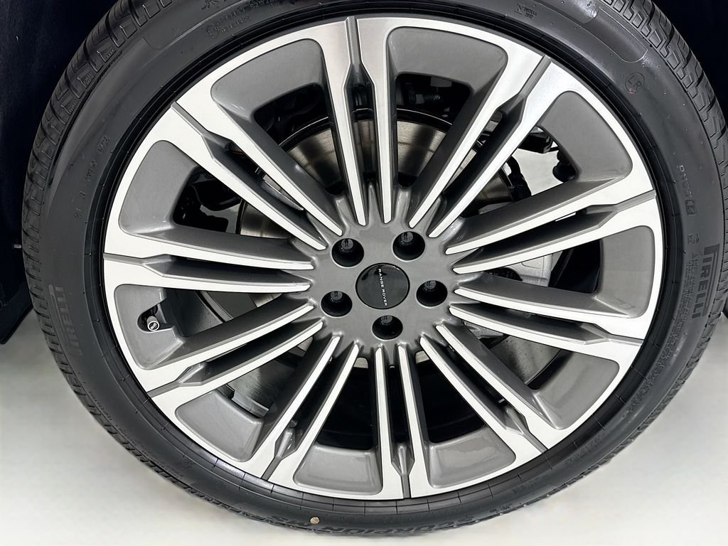 New 2026 Fuji White LAND ROVER SE 7 Seats image 30