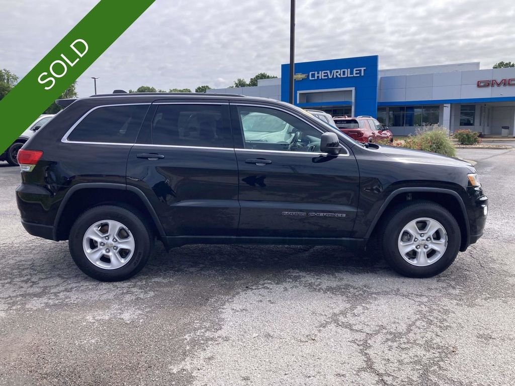 Used 2017 Jeep Grand Cherokee Laredo with VIN 1C4RJFAG7HC811713 for sale in Fayetteville, TN