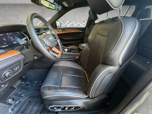 Used 2023 Silver Jeep Summit image 19