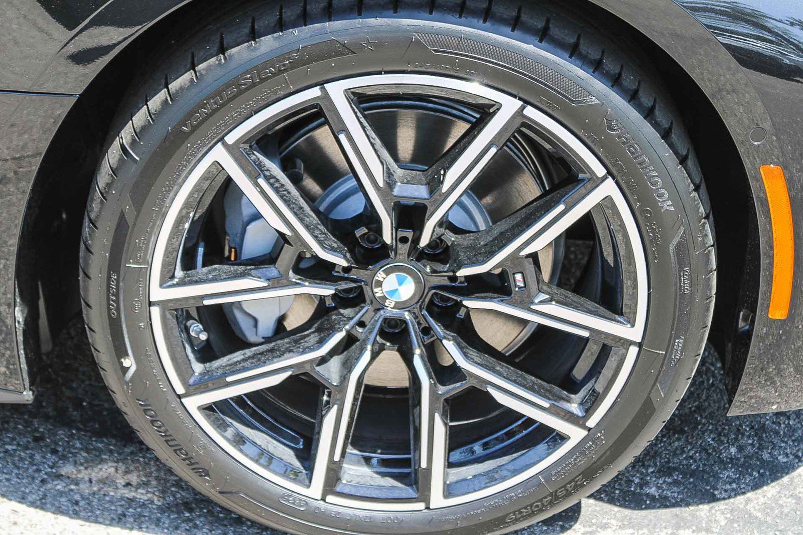 New 2026 Black Sapphire Metallic BMW xDrive40 image 10