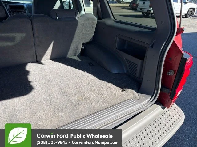 Used 2002 Red Ford Base image 30