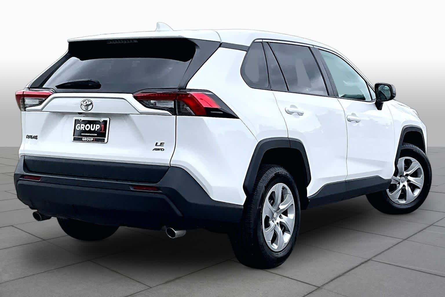 Used 2023 Ice Cap Toyota LE image 13