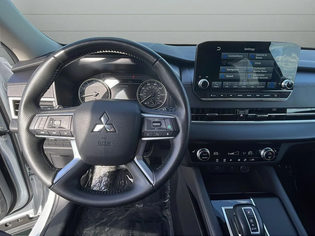 Used 2024 Silver Mitsubishi SE image 36
