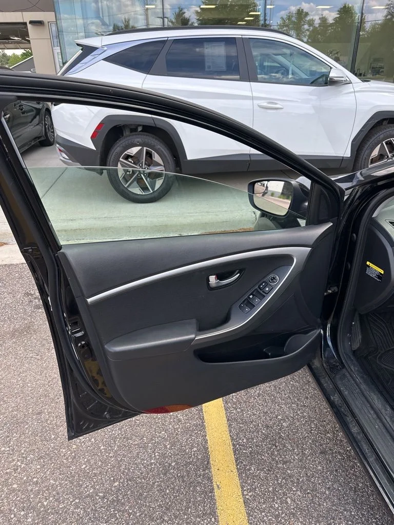 Used 2017 Black Noir Pearl Hyundai Base image 6