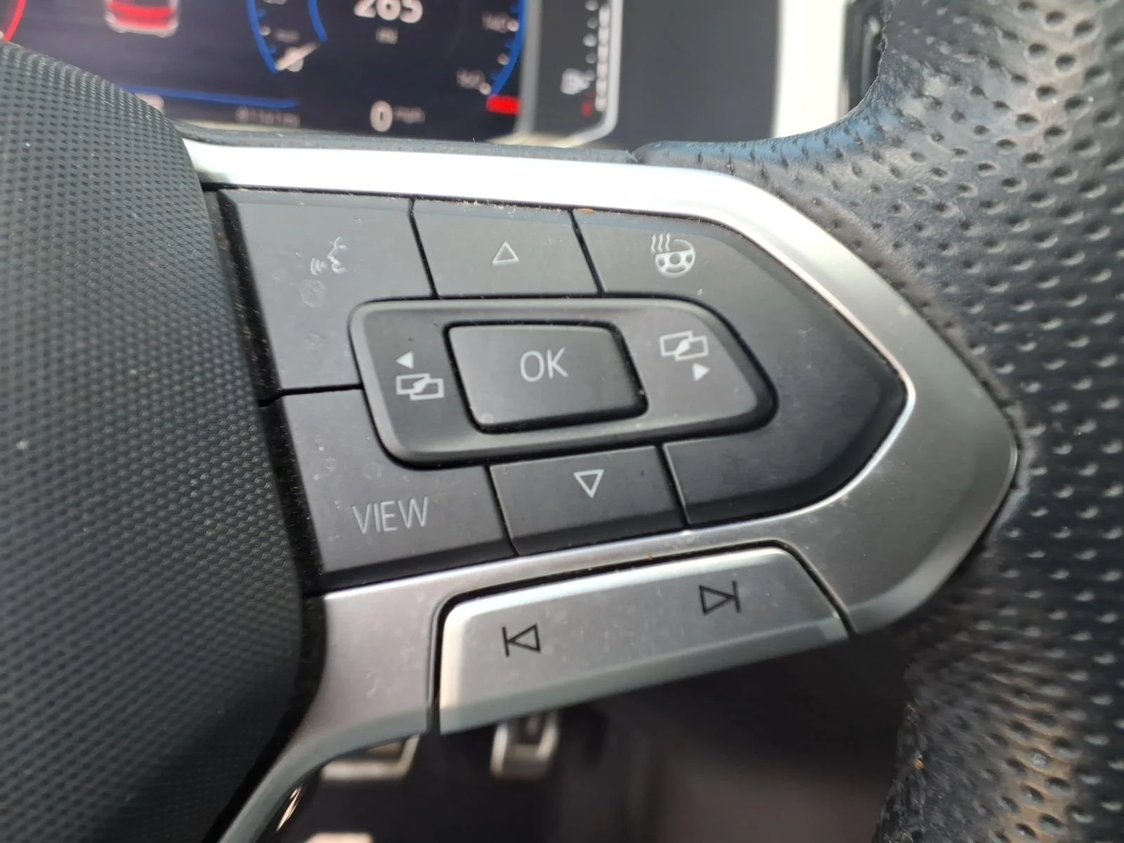 Used 2021 Black Volkswagen 3.6L V6 SEL 4MOTION image 19