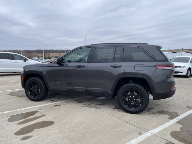 New 2026 Baltic Gray Metallic Clearcoat Jeep Laredo Altitude image 2