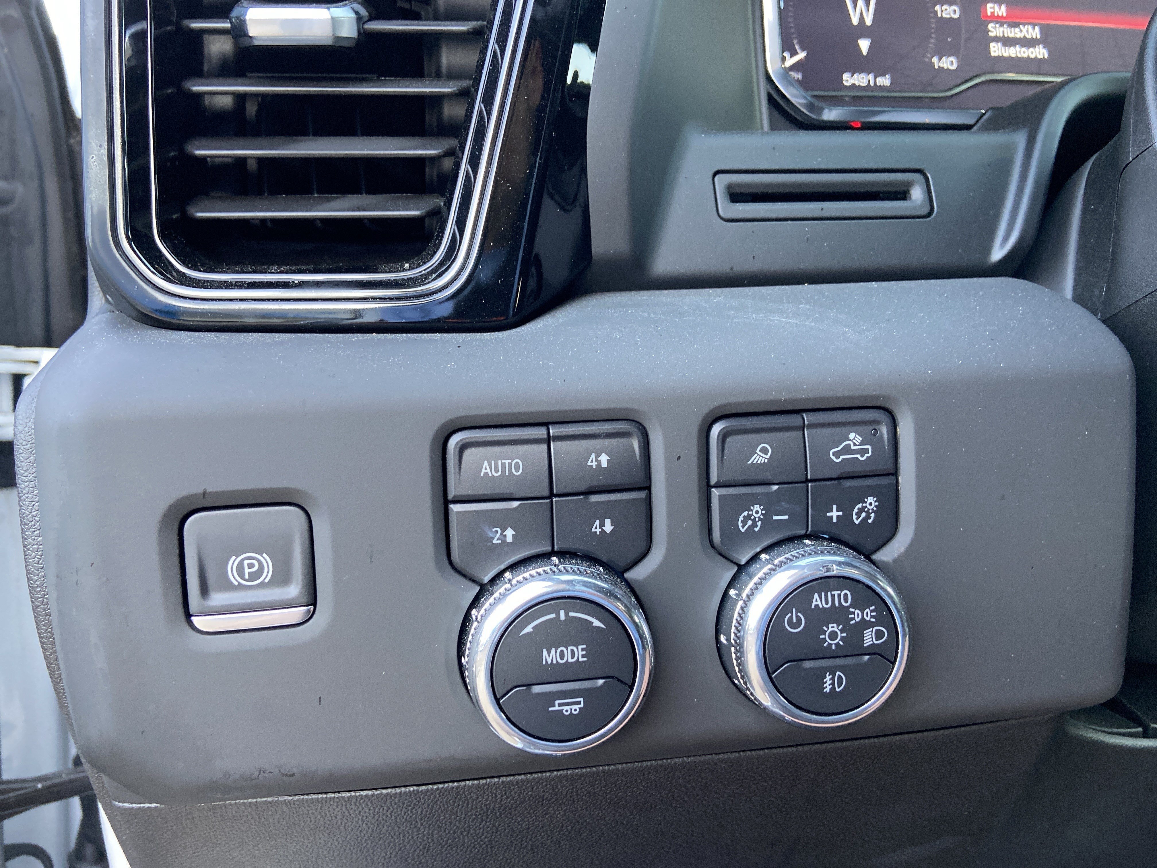 Used 2025 Summit White GMC AT4 image 46
