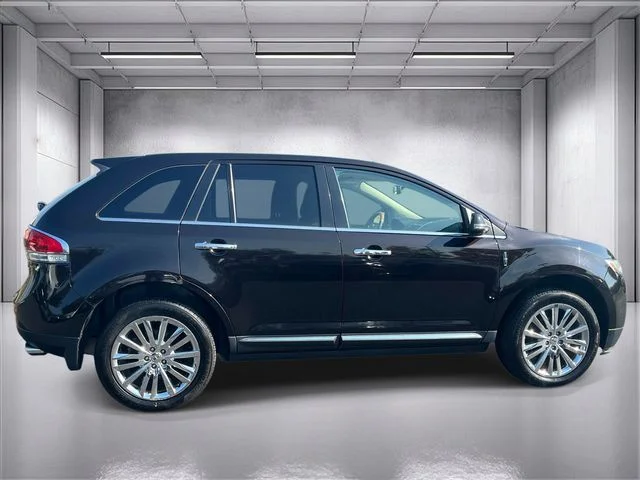 Used 2015 Brown Lincoln Base image 2