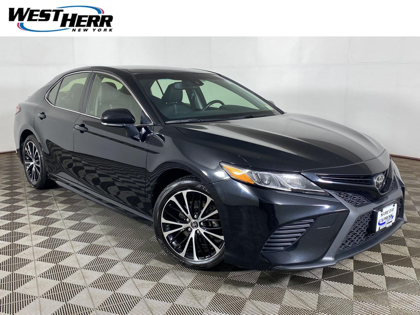 Used 2018 Midnight Black Metallic Toyota SE image 1