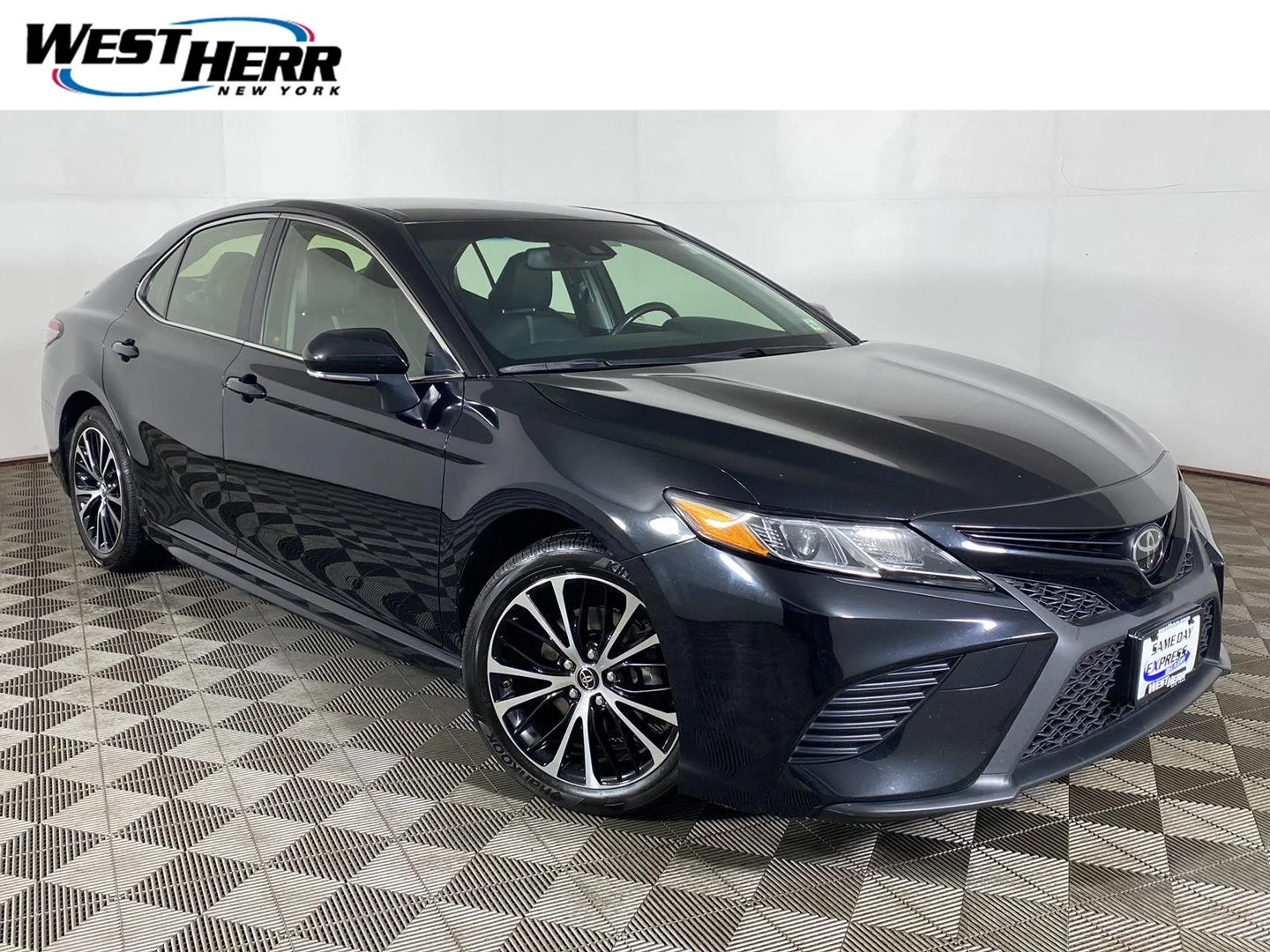 Used 2018 Midnight Black Metallic Toyota SE image 1