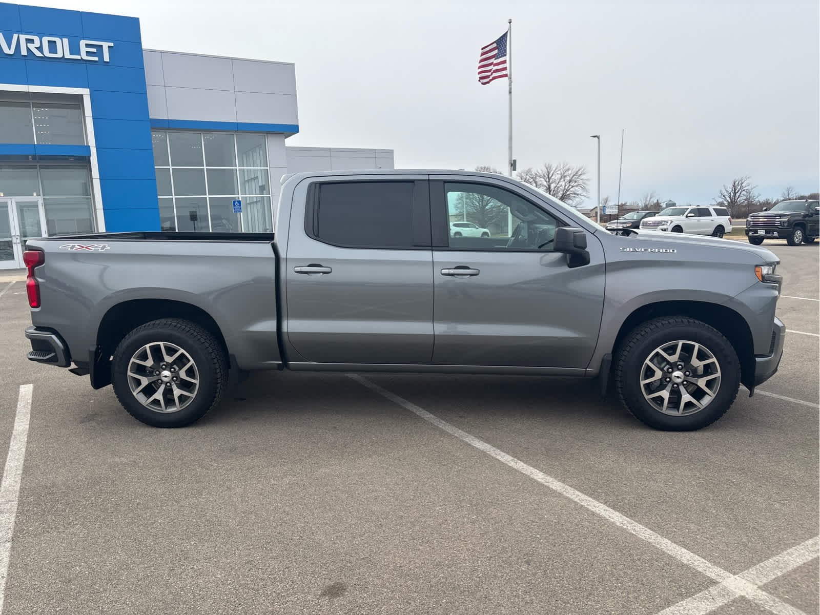 Used 2020 Chevrolet Silverado 1500 RST with VIN 1GCUYEED4LZ184023 for sale in Spring Valley, Minnesota