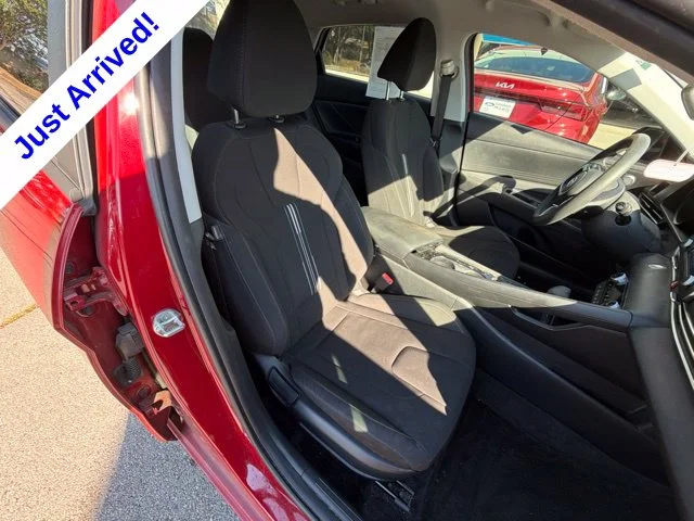 Used 2022 Red Hyundai Blue image 26