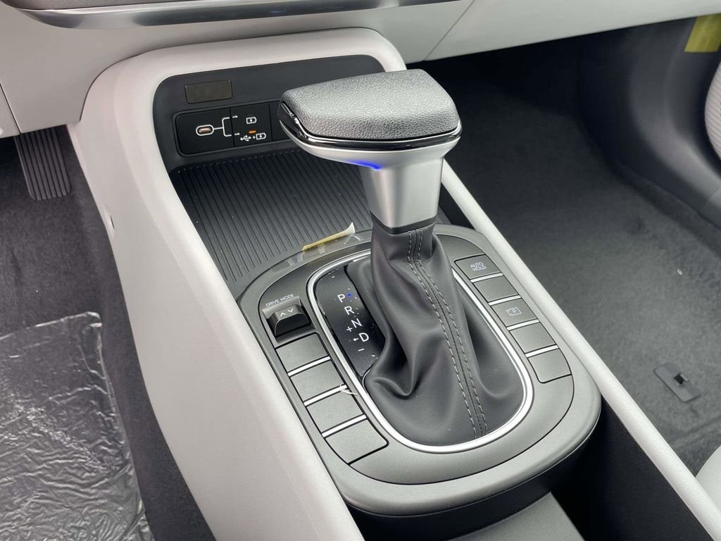 New 2026 White Hyundai SE FWD image 20