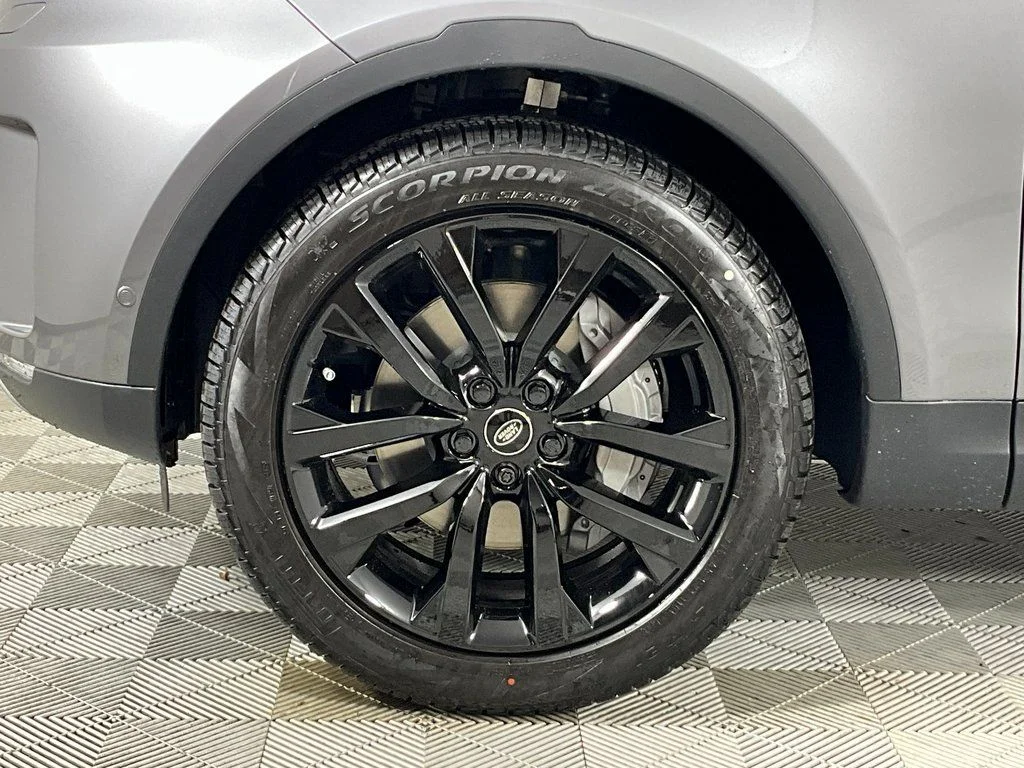 New 2026 Eiger Grey Land Rover S image 9