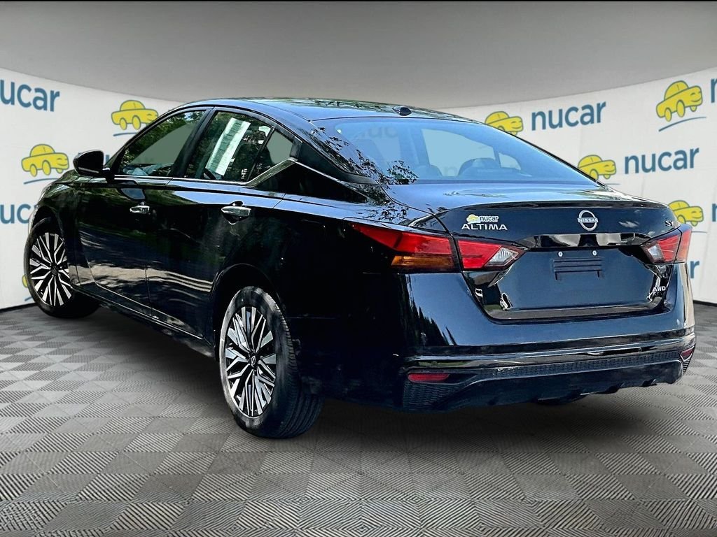 Used 2023 Super Black Clearcoat Nissan 2.5 SV image 4