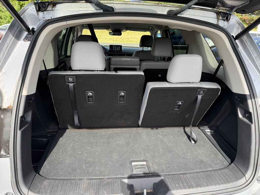 Used 2023 Silver Honda EX-L image 5