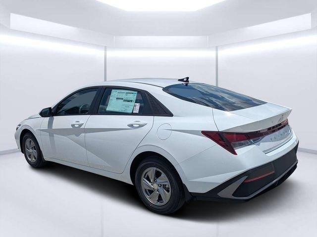 New 2026 White Hyundai SE image 5