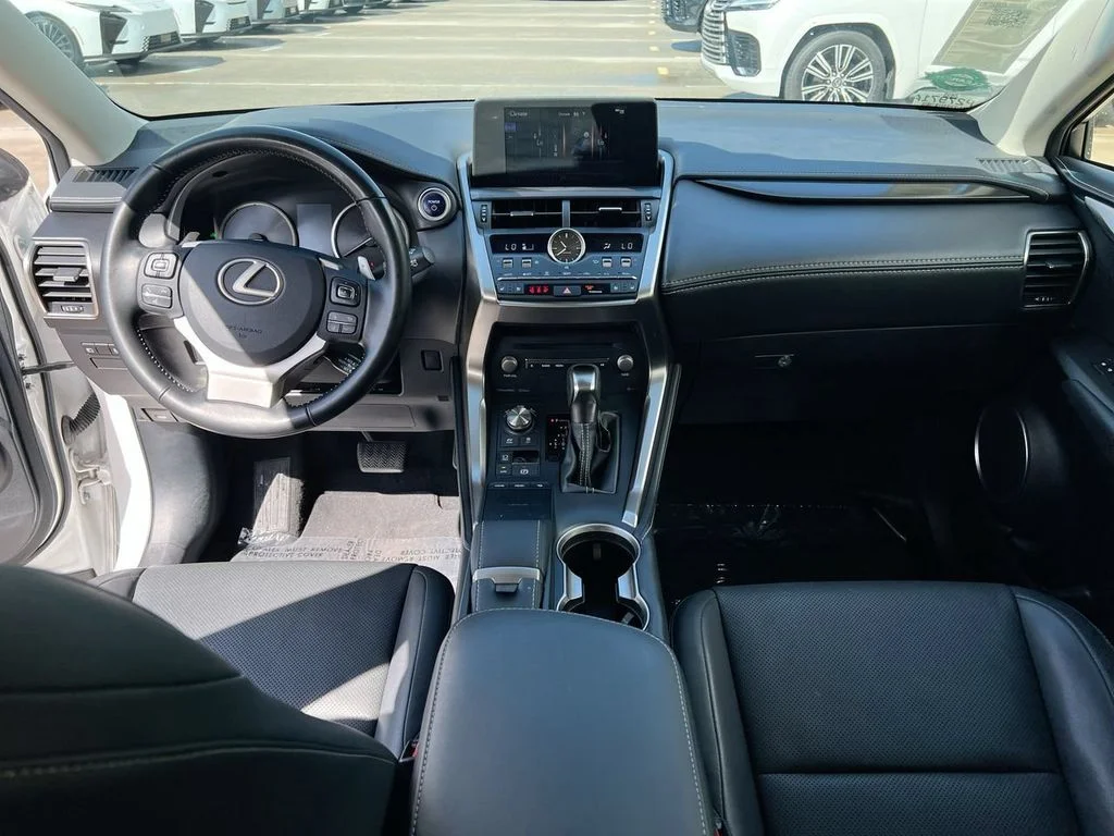 Used 2018 Eminent White Pearl Lexus 300h image 19