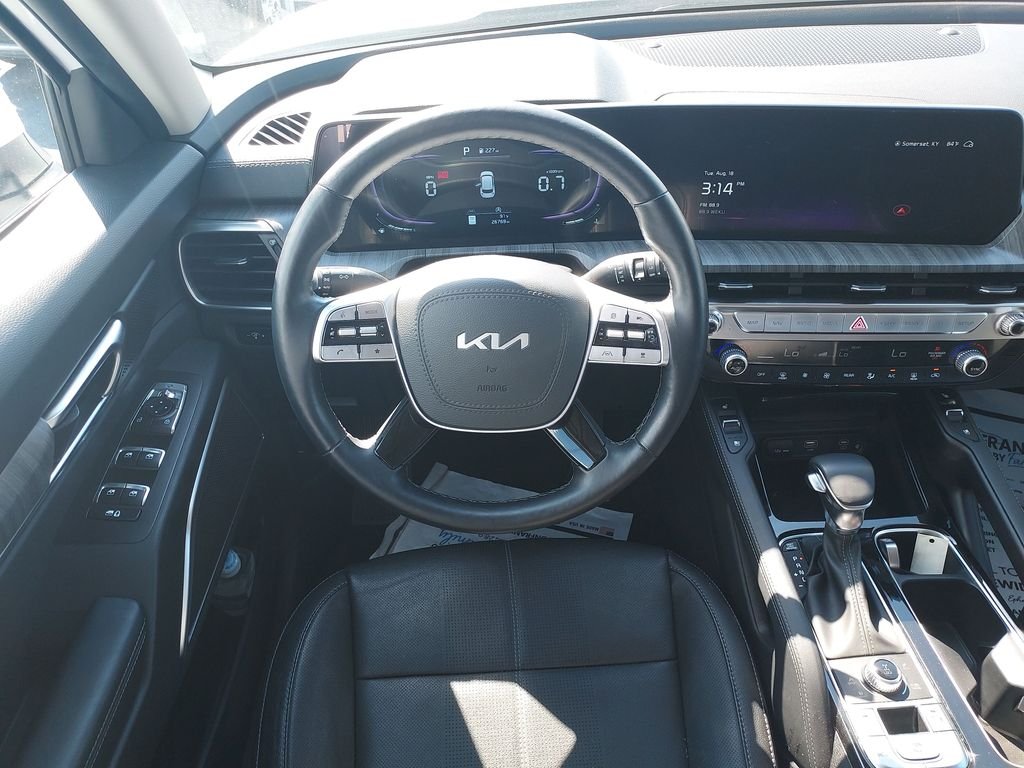 Used 2025 White Kia EX image 16