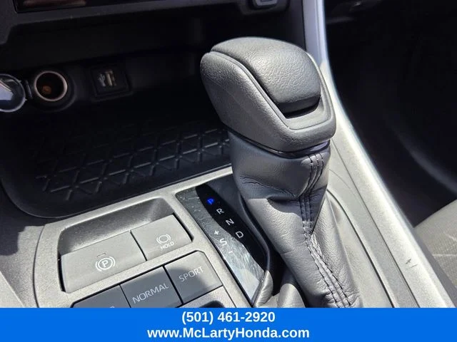 2024 Toyota RAV4 XLE - Photo 23
