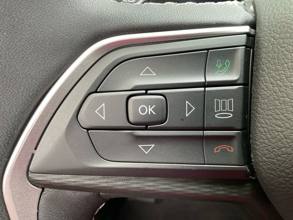 Used 2023 White Jeep Laredo image 30