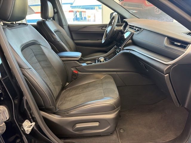 Used 2025 Black Jeep Altitude image 9