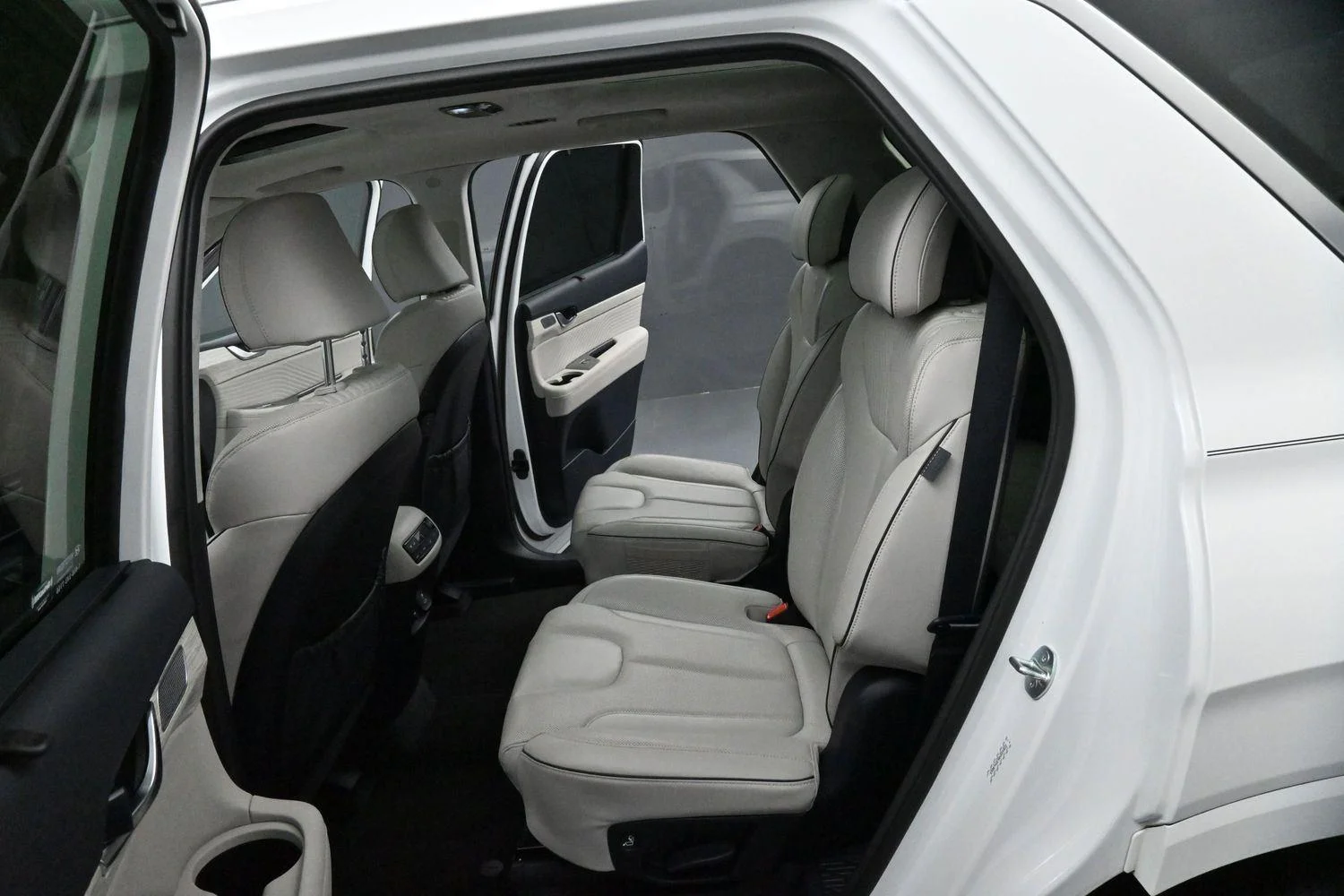 Used 2024 Hyper White Hyundai Calligraphy image 32