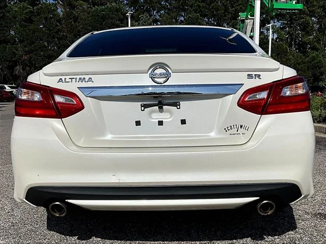 Used 2016 White Nissan 2.5 SR image 5