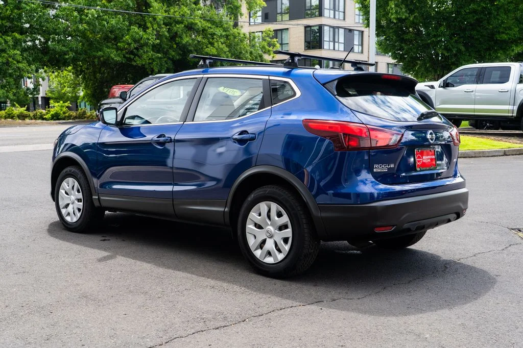 Used 2019 Blue Nissan S image 4