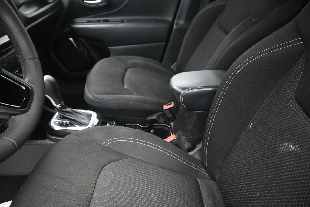 Used 2022 Gray Jeep Altitude image 20