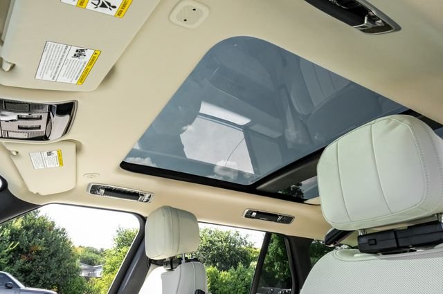 New 2027 Varesine Blue Land Rover SE image 5
