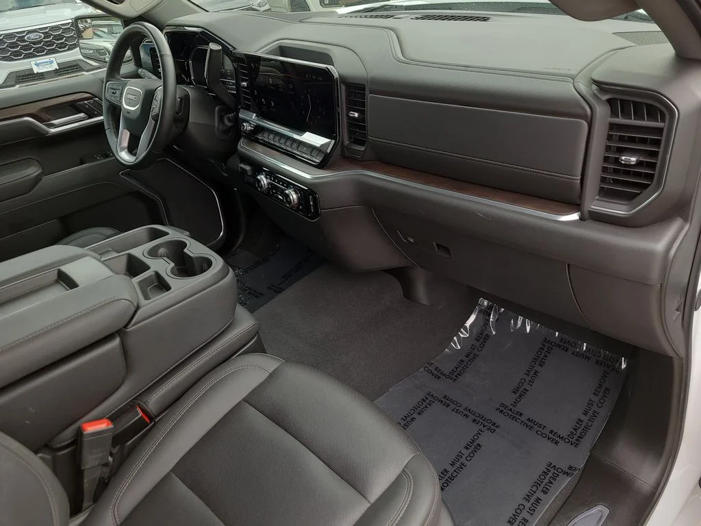 Used 2025 White GMC SLT image 11