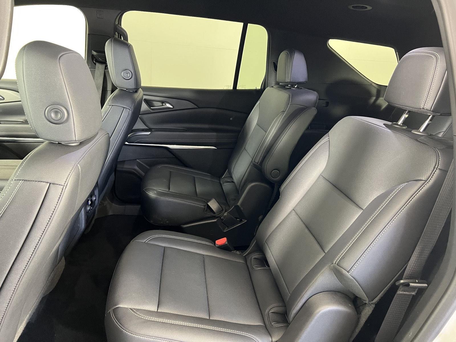 Used 2025 Summit White Chevrolet LT image 18