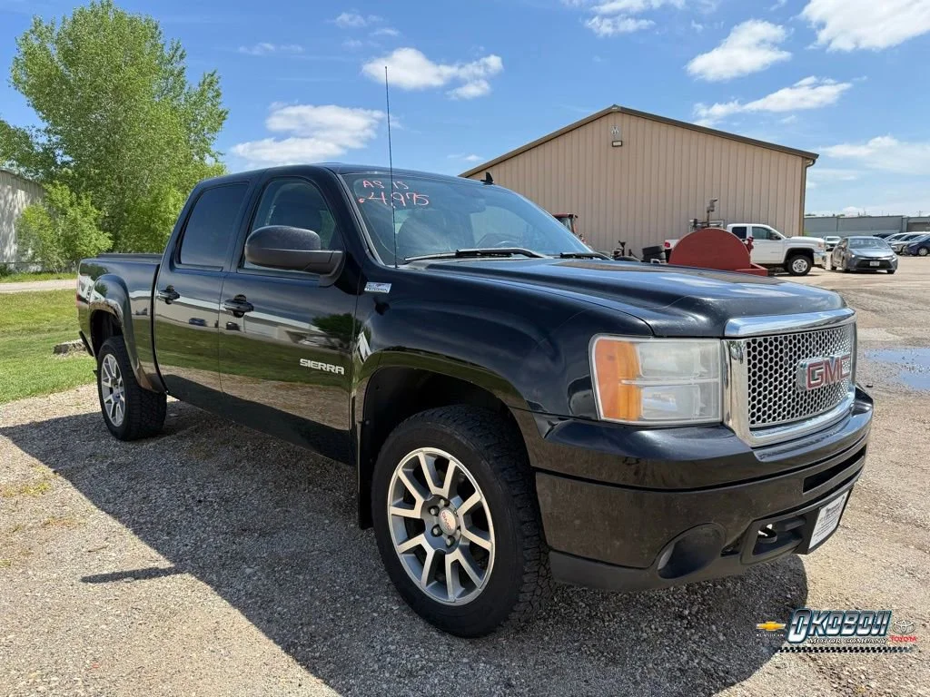 2011 GMC Sierra 4WD Crew Cab SLT SWB's photo