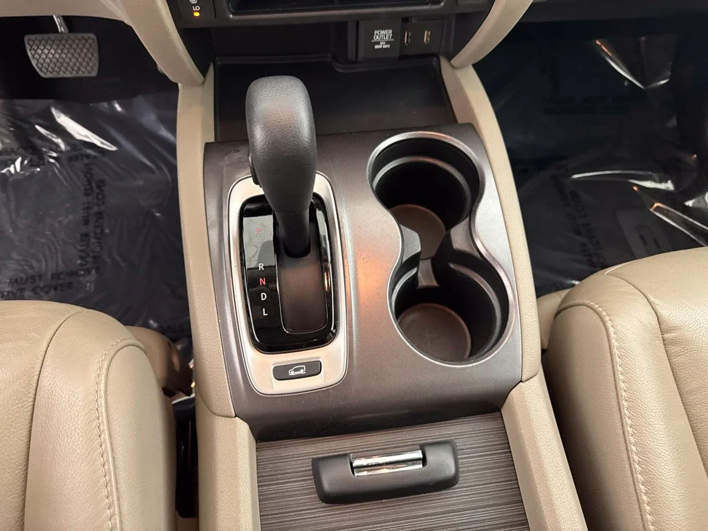 Used 2017 White Honda EX-L image 44
