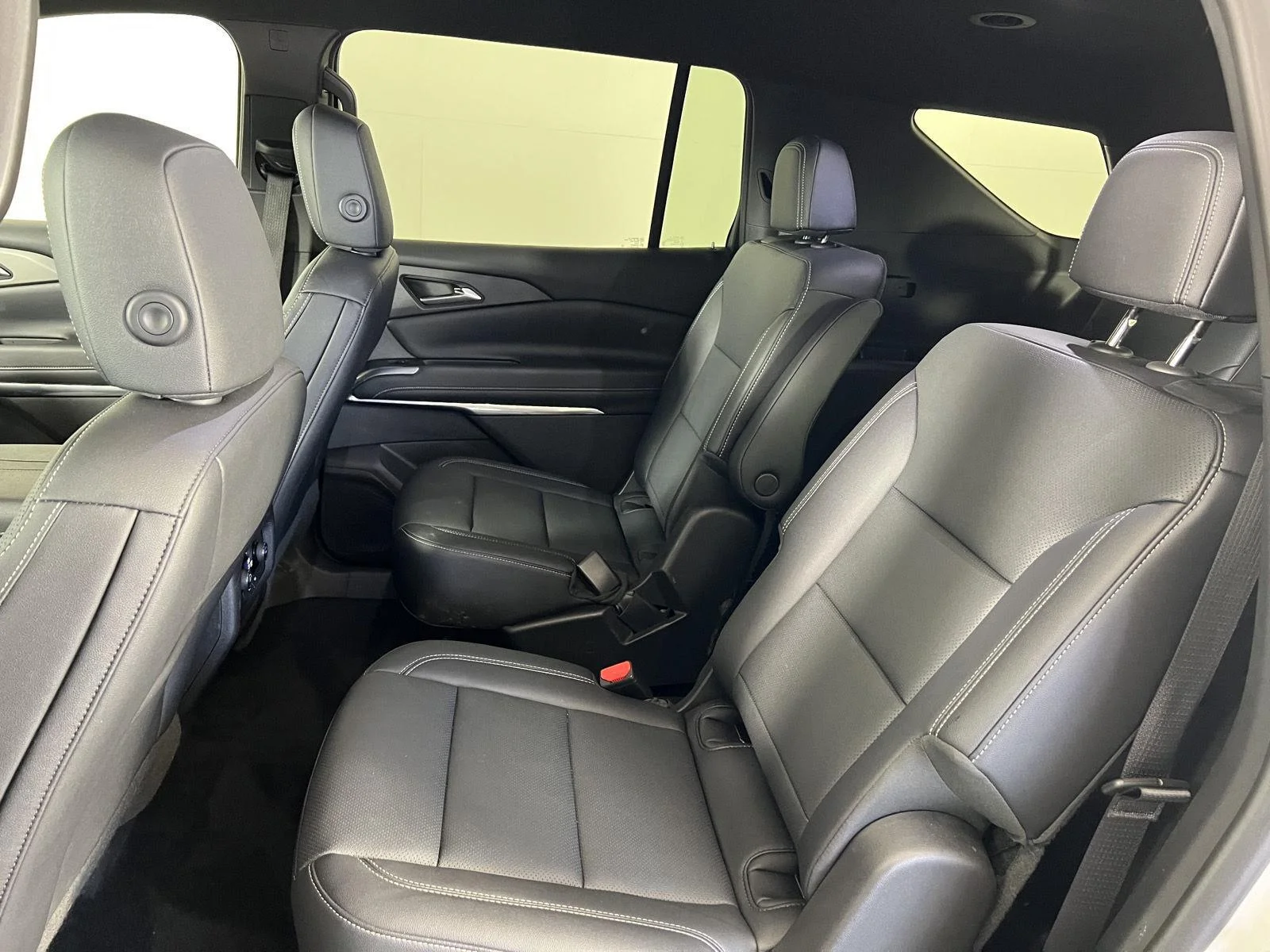 Used 2025 Summit White Chevrolet LT image 18