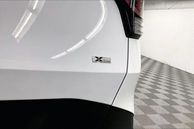 Used 2023 Glacial White Pearl Kia X-Line image 9