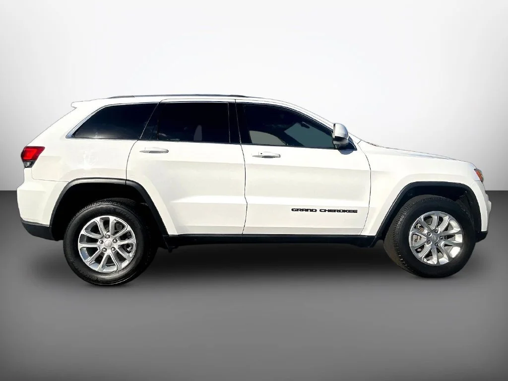 Used 2021 White Jeep Laredo E image 8