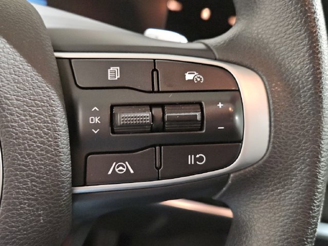 Used 2023 White Kia LX image 33