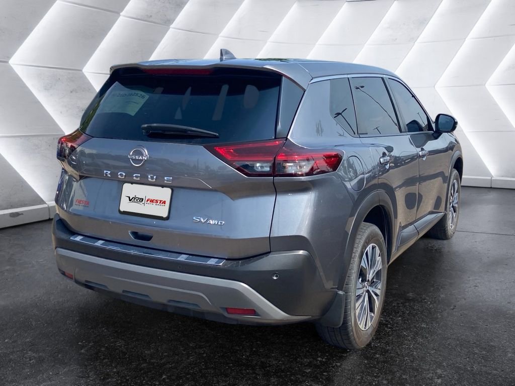Used 2023 Gray Nissan SV image 4