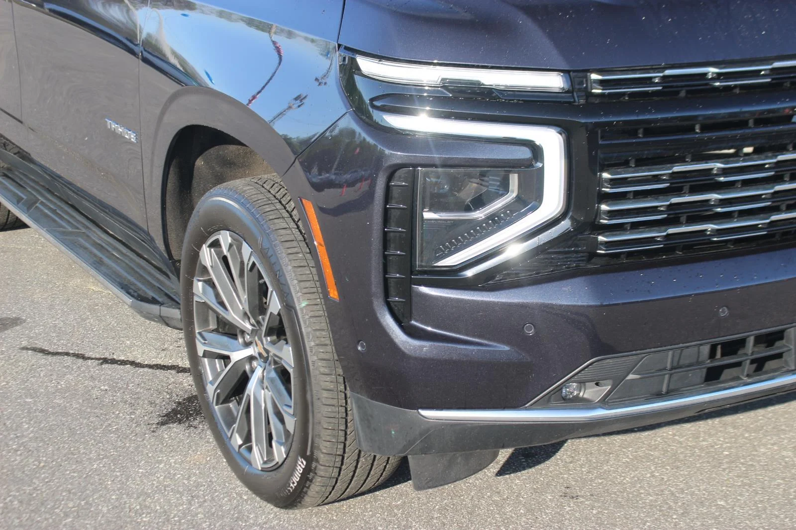 Used 2025 Dark Ash Metallic Chevrolet High Country image 9